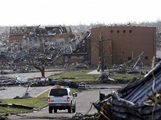 Tornado golpea Missouri por la noche fifu