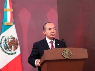 Calderón anuncia 3 cambios en gabinete fifu
