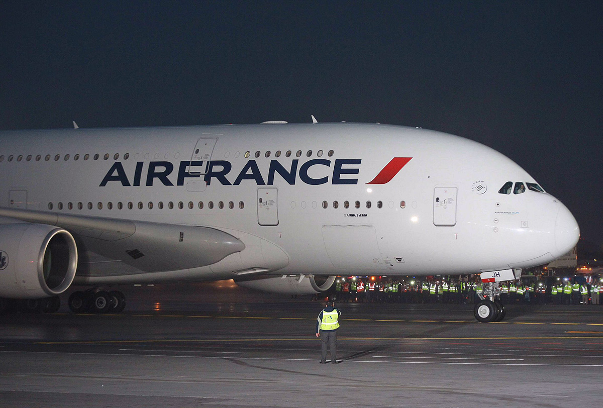 ¿Cómo es y cuánto cuesta viajar en el A380? fifu