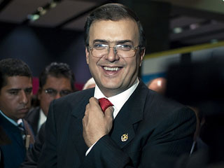 Marcelo Ebrard recibe el “World Mayor” fifu