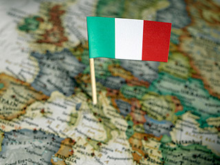 Italia, otro país entra en peligro de crisis fifu