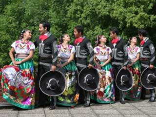 Bicentenario con danza mexicana fifu