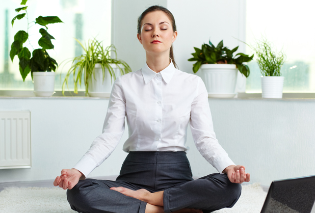 5 prácticas de yoga para liberarte del estrés fifu