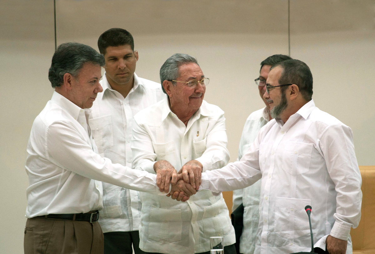 Gobierno colombiano y FARC acuerdan histórico cese al fuego fifu