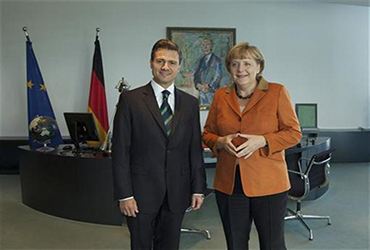 Peña Nieto busca inversionista para Pemex en Alemania fifu