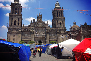 CNTE permanece en el Zócalo durante mensaje de EPN
