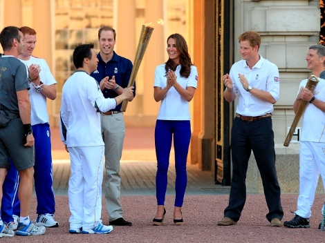 La antorcha olímpica llegó al Palacio de Buckingham fifu