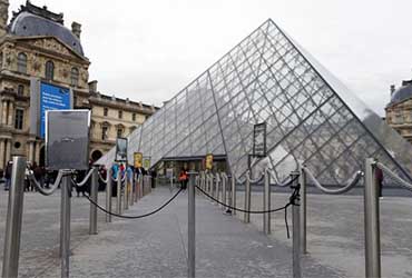 Museo de Louvre se harta de robos y cierra sus puertas fifu