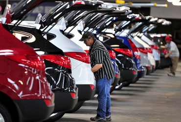 Fabricantes de coches reportan una  fuerte alza en ventas
