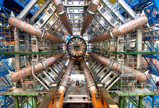 Es producto del LHC