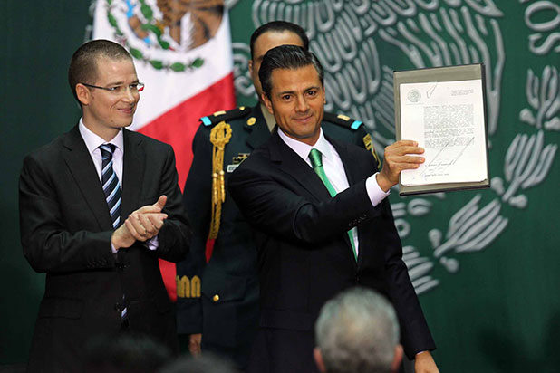 Presidente Peña Nieto promulga Reforma Energética fifu