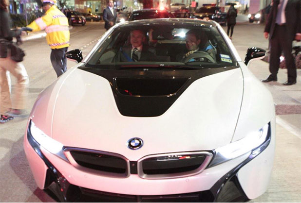 Raúl Salinas reaparece en Santa Fe abordo de un BMW