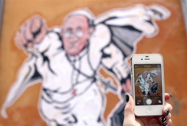 Papa Francisco hace ´milagros´… con su imagen fifu