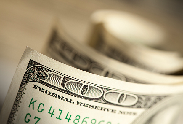 Dólar cierra en $16.00 por primera vez en la historia fifu