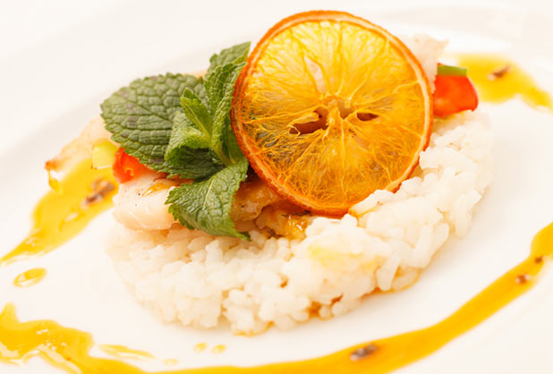 Ensalada de arroz integral con vinagreta de naranja fifu