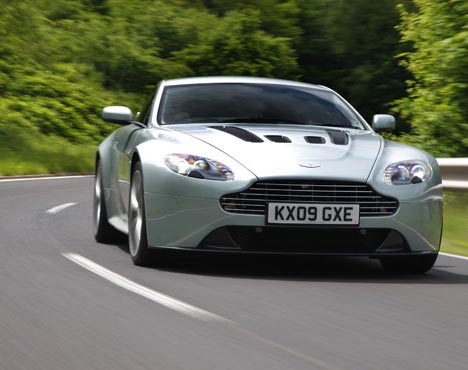 Aston Martin V12, imagen y potencia fifu