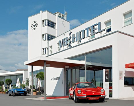 Hotel V8: el paraíso de los automovilistas fifu