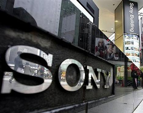 Sony llama a la calma tras hackeo fifu
