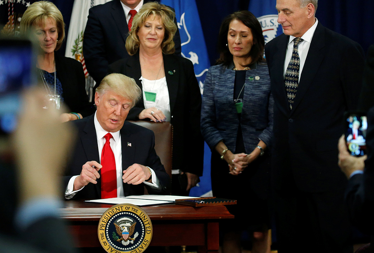 Trump firma decreto para construir el muro en la frontera con México
