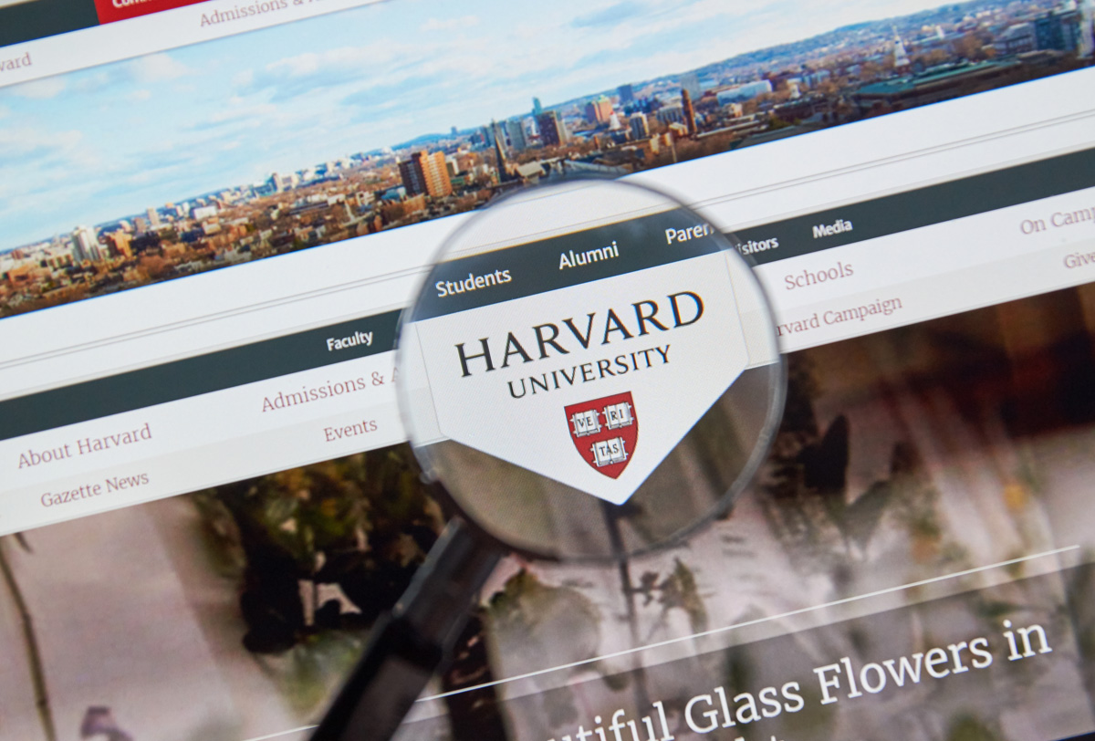 ¿Sueñas con estudiar en Harvard? Cursos y becas que dan en México