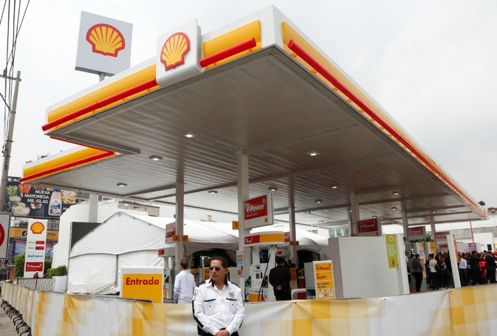 Shell abre su primera gasolinera en México.