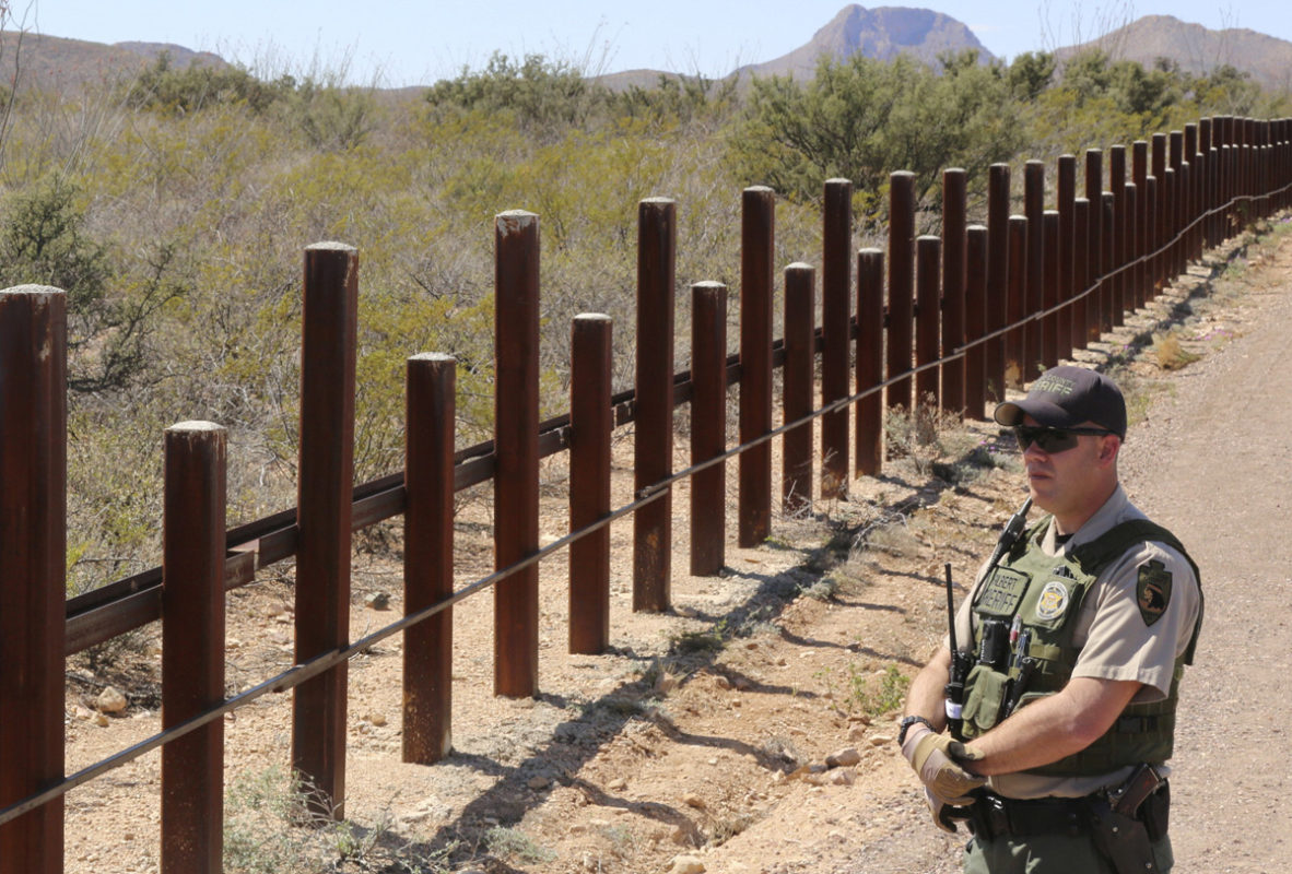 Trump amenaza con enviar más militares a la frontera con México