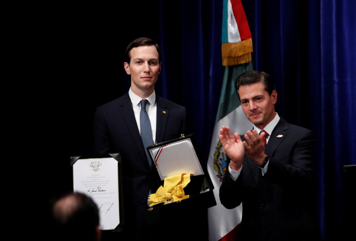 Peña Nieto entrega el Águila Azteca a Jared kushner, yerno de Trump