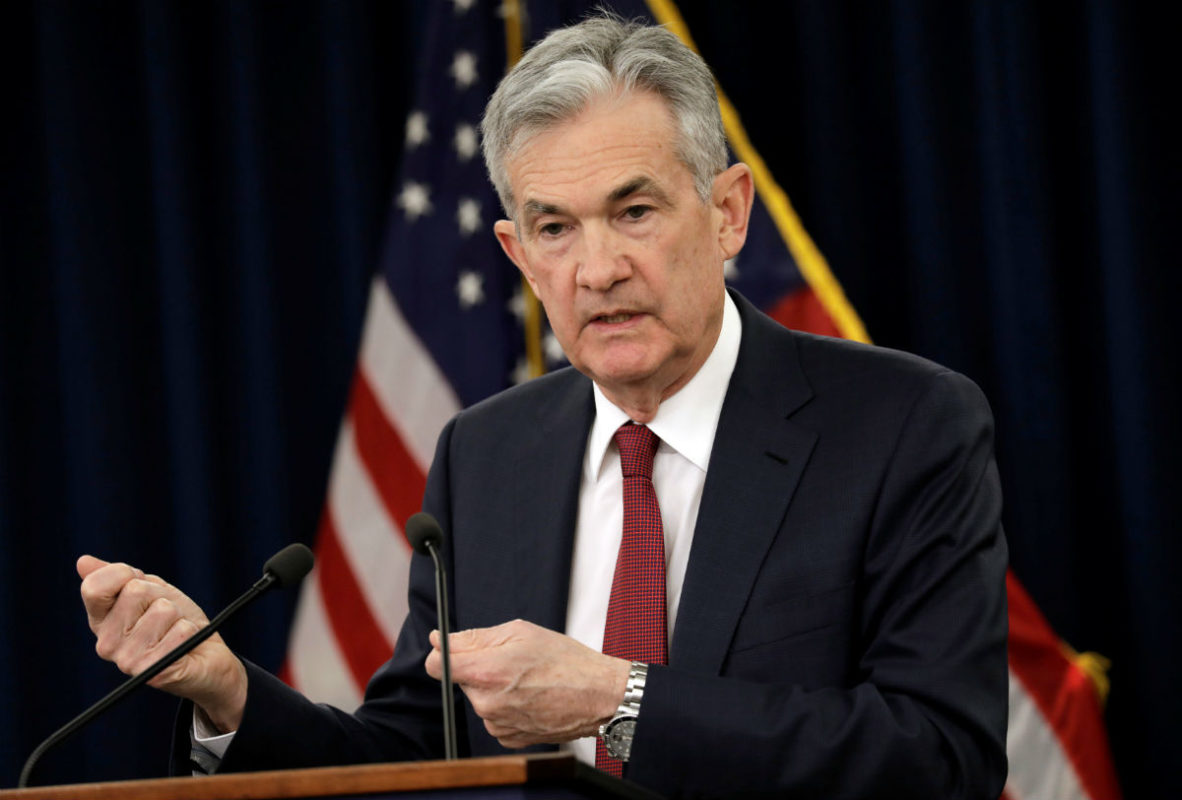 Fed deja sin cambios las tasas, pero las bajará “en algún momento del año”