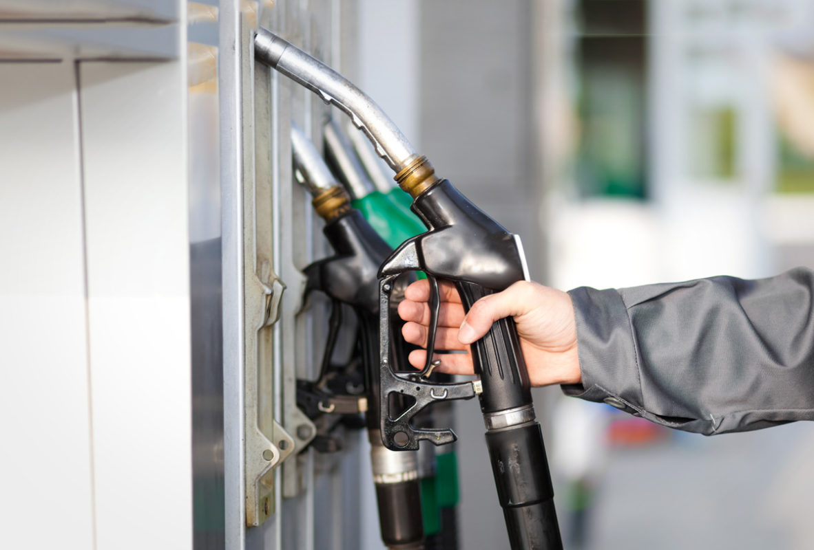 Gobierno aplica fuertes subsidios a gasolinas para contener inflación, pero ¿qué costo tendrán?