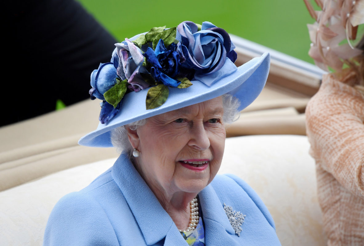 Cancelan eventos virtuales de Reina Isabel II, aún presenta “síntomas leves” de Covid