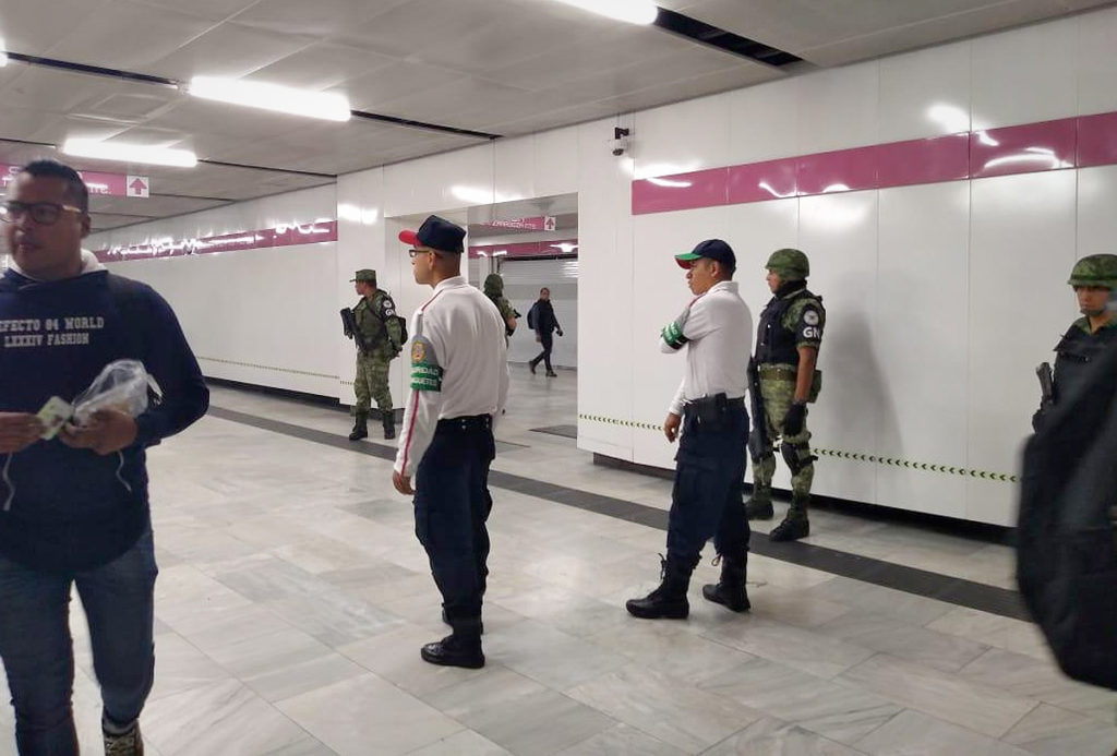Guardia Nacional en el Interior del metro