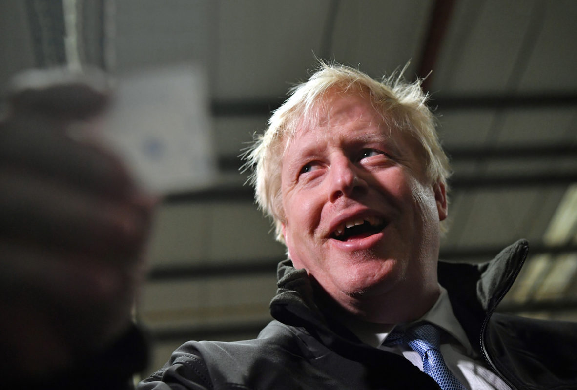 Anticipan ajustada victoria de Johnson y conservadores en elecciones de Reino Unido