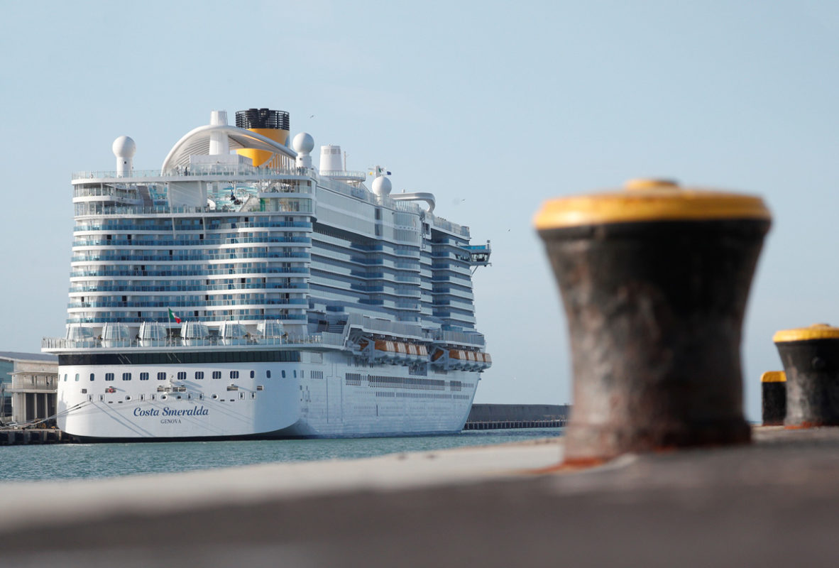 Por sospecha de coronavirus,  retienen a pasajeros de barco italiano