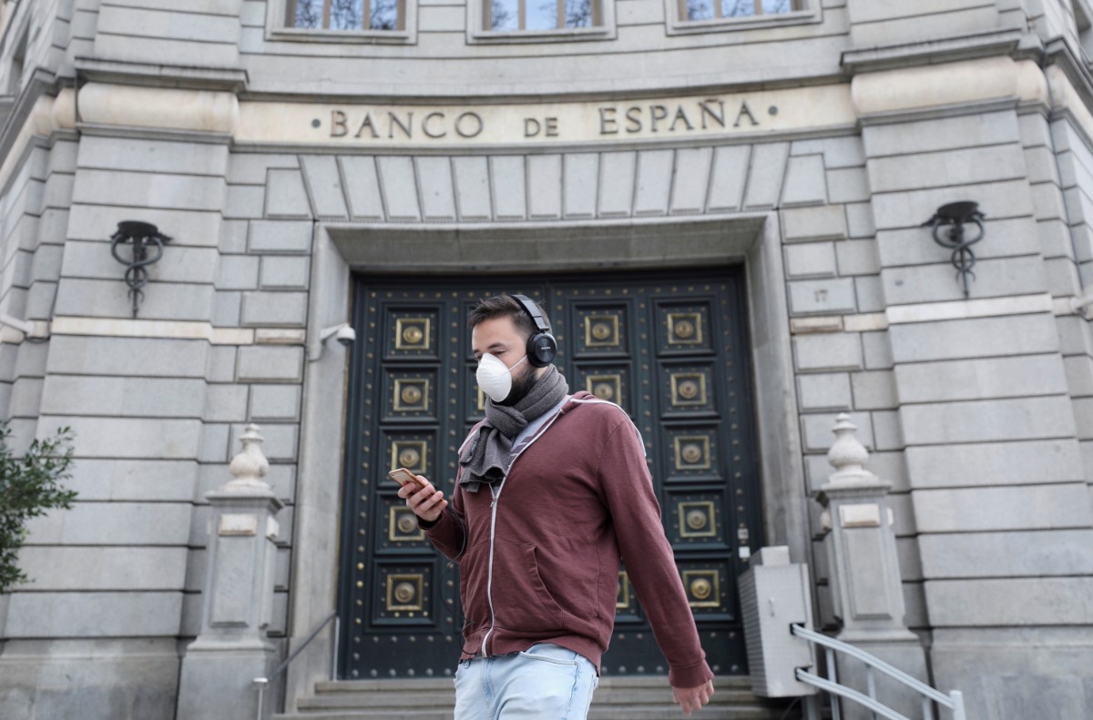 España amplía confinamiento por 15 días; nuevos contagios bajan