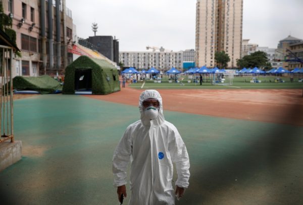 China pone estatus de Pekín en “modo guerra” por nuevos casos de COVID-19