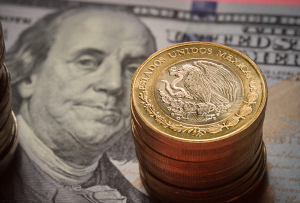 El peso mexicano es la tercera moneda más apreciada frente al dólar