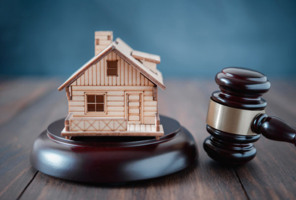 ¿Conviene comprar una casa o departamento a través de un remate hipotecario?