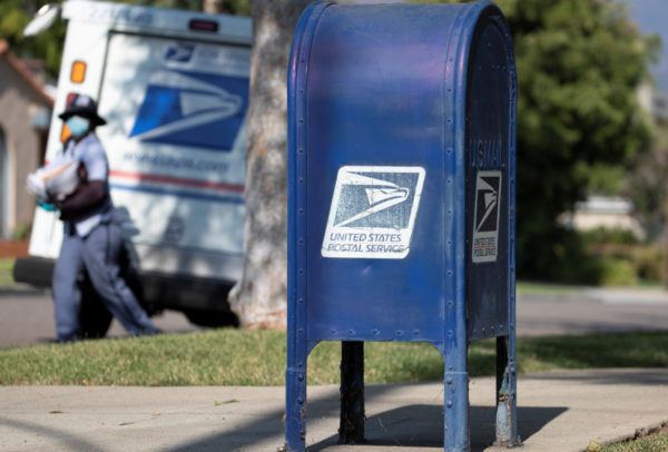 Trump recorta fondos a Servicio Postal y lo acusan de sabotear voto por correo