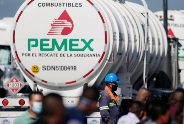 Juez detiene disposición que quitaba regulación asimétrica a Pemex