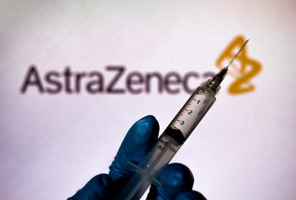 La OMS autoriza dos versiones de vacuna de AstraZeneca contra COVID-19