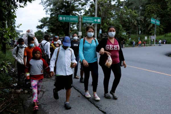 Migrantes dejan caravana por amenaza de 10 años de cárcel si cruzan México