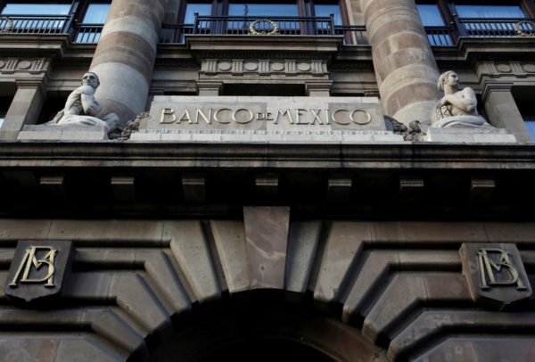 Banxico mantiene tasas en 4.25% para contener inflación