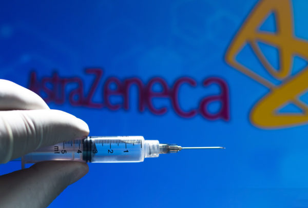 La UE exige a AstraZeneca encontrar soluciones para entregar las dosis prometidas