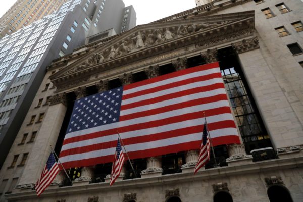 Gobierno de Trump accede a cooperar en transición y anima a Wall Street