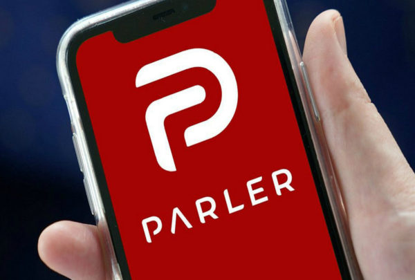 Regresa Parler, la red social vetada por Google, Apple y Amazon