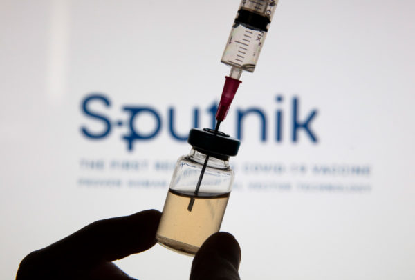 La OMS aprobaría vacuna Sputnik V a finales de 2021