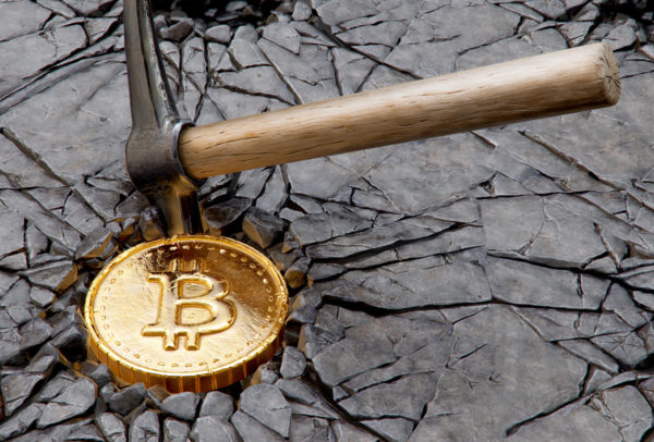 Bitcoin cae hasta 32 mil dólares por prohibición de China a transacciones