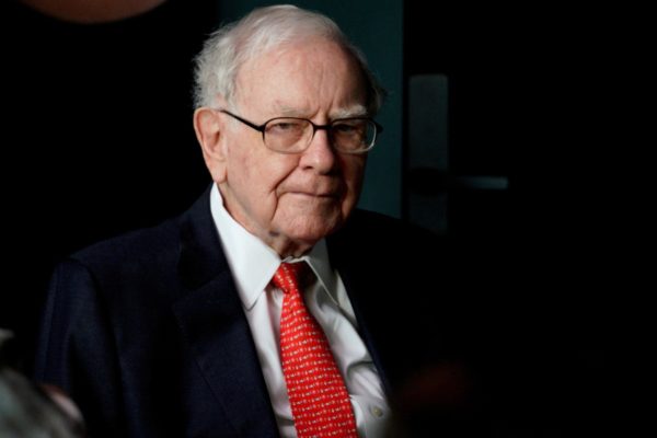 Esta es la filosofía “al revés” de Warren Buffett, te ayuda a ser más exitoso