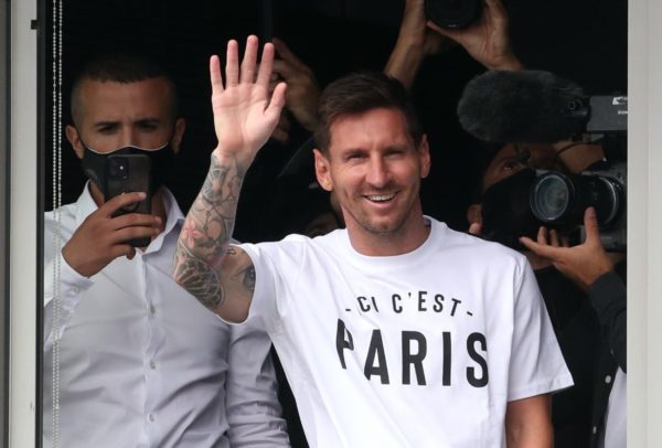 Lionel Messi ya está en París y será presentado con el PSG el miércoles