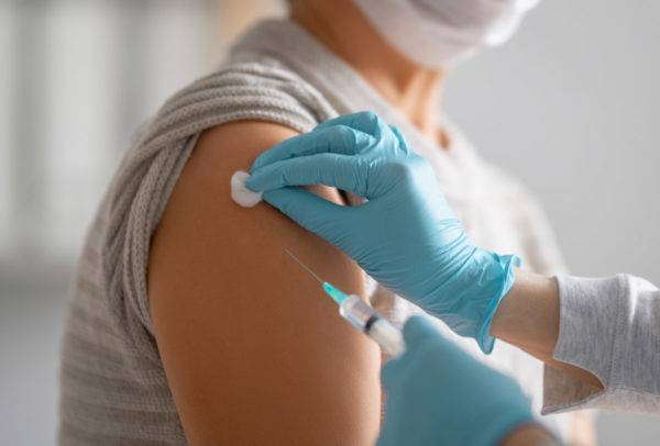 Estados Unidos autoriza tercera dosis de vacunas covid-19 para adultos